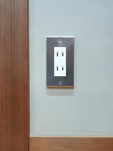 ステンレスコンセントプレート