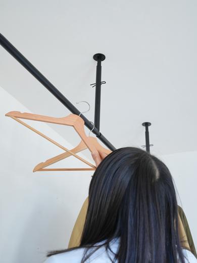 ステンレス シーリングパイプハンガー 1550 BK