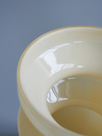 ウェーブ ガラスベース クリーム