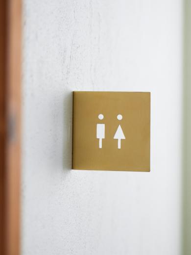 ブラス壁出しサイン Toilet