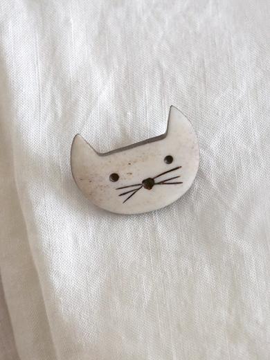 BROOCH NEKO WH