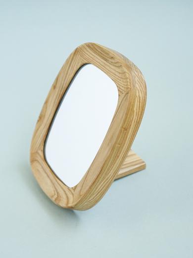 MOI table mirror