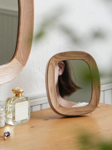 MOI wall mirror