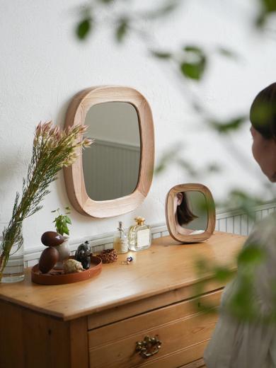 MOI wall mirror